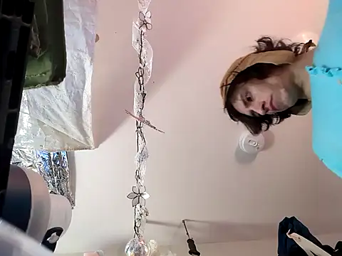 Snapshot of gurlnips chatting on February 14, 3:54 am gurlnips online show from February 14, 3:54 am