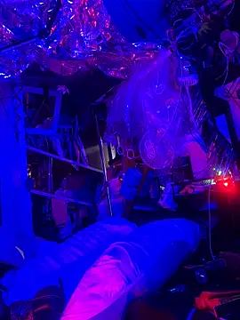 gurlnips online show from December 17, 11:55 pm