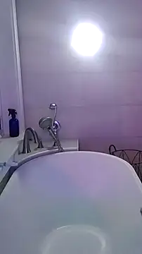 gurlnips online show from December 21, 2:35 pm