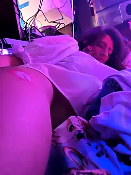 gurlnips online show from March 9, 5:06 pm