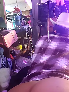 gurlnips online show from April 26, 1:47 am