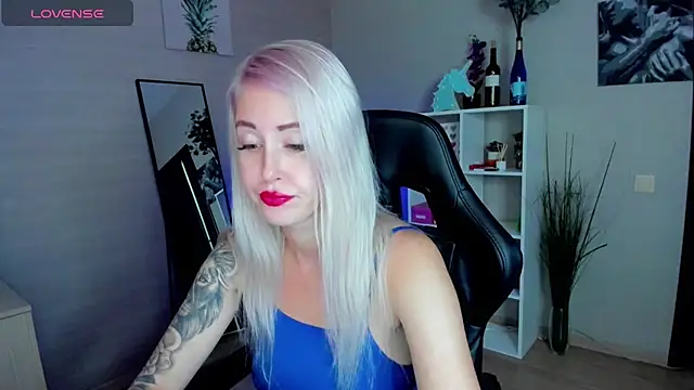 Snapshot of Mermaid_N chatting on October 6, 1:36 am Mermaid N online show from October 6, 1:36 am