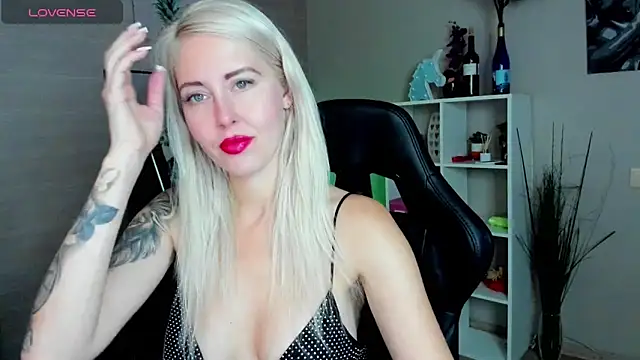Snapshot of Mermaid_N chatting on October 10, 1:48 am Mermaid N online show from October 10, 1:48 am