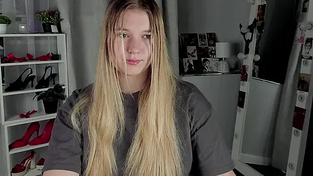 Rebecca Kelly online show from November 4, 2:10 am