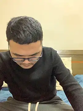 lililiwuwuwu online show from December 4, 1:42 pm