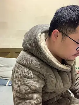 lililiwuwuwu online show from March 7, 1:18 pm