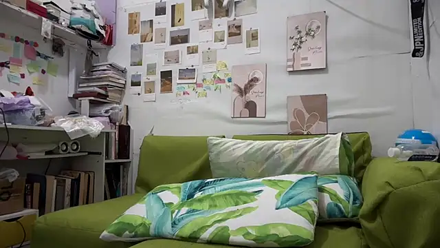 Snapshot of Pinkyrose111 chatting on September 24, 1:20 am Pinkyrose111 online show from September 24, 1:20 am