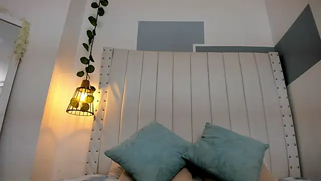 hannah gray online show from February 11, 11:15 am