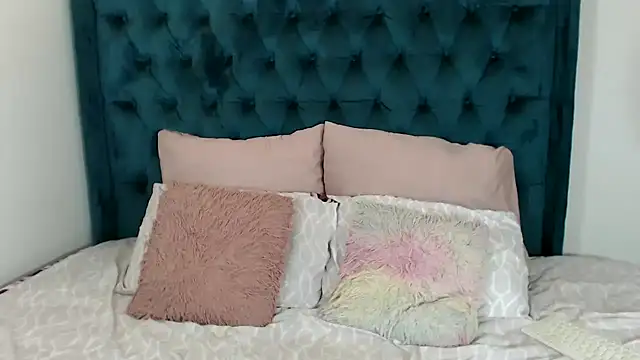 Snapshot of 1Blackertheberry1 chatting on January 17, 10:23 pm 1Blackertheberry1 online show from January 17, 10:23 pm