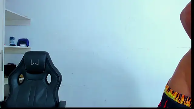 Snapshot of dominic_smith_ chatting on December 23, 2:02 am dominic smith online show from December 23, 2:02 am