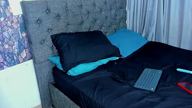 Snapshot of dominic_smith_ chatting on January 22, 2:37 am dominic smith online show from January 22, 2:37 am