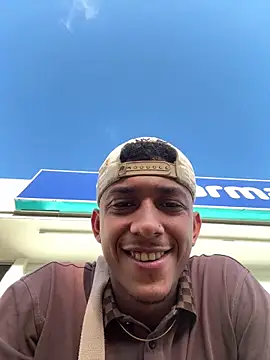 Snapshot of dominic_smith_ chatting on February 6, 10:10 pm dominic smith online show from February 6, 10:10 pm