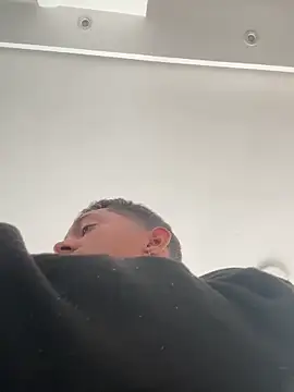 Snapshot of dominic_smith_ chatting on February 13, 8:45 pm dominic smith online show from February 13, 8:45 pm