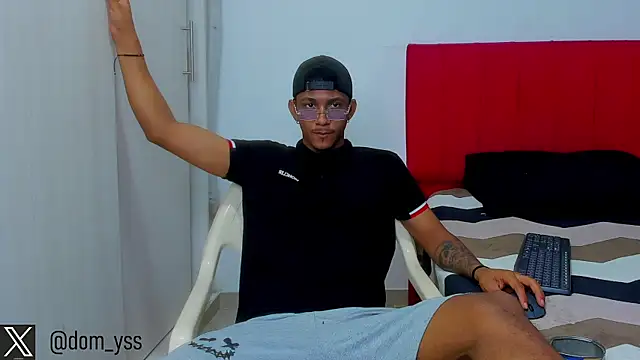 Snapshot of dominic_smith_ chatting on February 26, 2:04 am dominic smith online show from February 26, 2:04 am