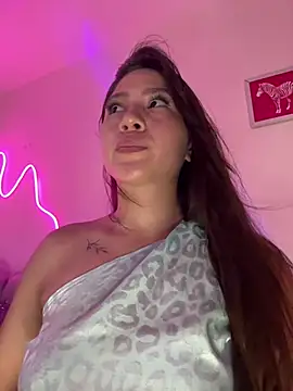 Snapshot of Tsuki-moon chatting on February 6, 12:11 am Tsuki-moon online show from February 6, 12:11 am