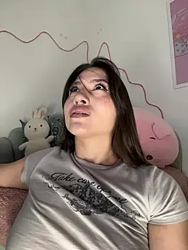 Snapshot of Tsuki-moon chatting on February 14, 3:22 am Tsuki-moon online show from February 14, 3:22 am