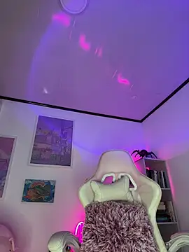 Snapshot of Tsuki-moon chatting on November 15, 10:34 am Tsuki-moon online show from November 15, 10:34 am