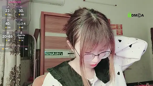 Snapshot of Lili_666 chatting on February 15, 4:56 pm Lili 666 online show from February 15, 4:56 pm