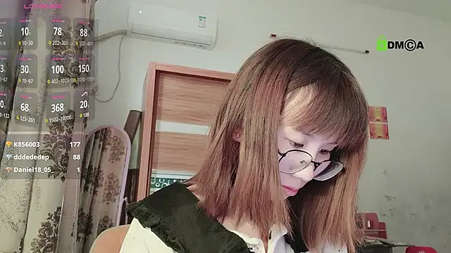 Snapshot of Lili_666 chatting on February 27, 8:39 am Lili 666 online show from February 27, 8:39 am