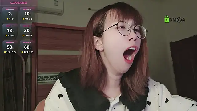 Snapshot of Lili_666 chatting on March 5, 5:39 pm Lili 666 online show from March 5, 5:39 pm