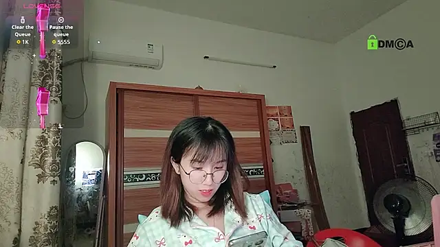 Snapshot of Lili_666 chatting on October 25, 5:08 pm Lili 666 online show from October 25, 5:08 pm