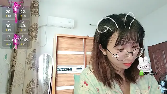 Snapshot of Lili_666 chatting on October 28, 6:28 am Lili 666 online show from October 28, 6:28 am