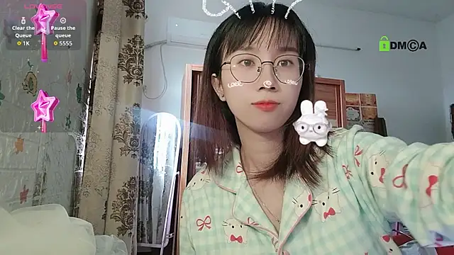 Snapshot of Lili_666 chatting on October 31, 1:50 am Lili 666 online show from October 31, 1:50 am