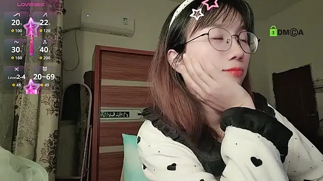 Snapshot of Lili_666 chatting on November 19, 5:13 pm Lili 666 online show from November 19, 5:13 pm