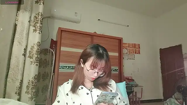 Lili 666 online show from May 17, 5:42 pm
