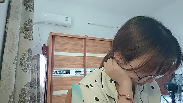Lili 666 online show from May 18, 4:07 am