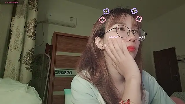 Lili 666 online show from May 19, 4:13 pm