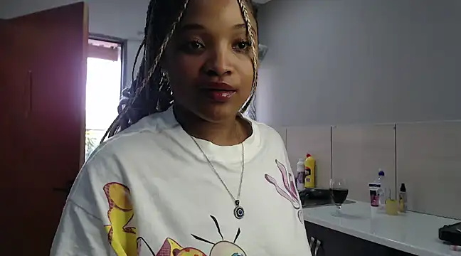 Snapshot of CREAMYCUPCAKExxx chatting on December 16, 3:43 pm CREAMYCUPCAKExxx online show from December 16, 3:43 pm