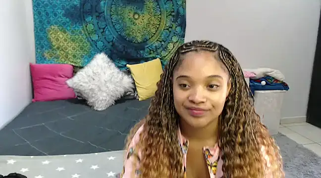 Snapshot of CREAMYCUPCAKExxx chatting on January 26, 11:39 am CREAMYCUPCAKExxx online show from January 26, 11:39 am