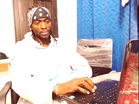 Snapshot of phillip-hot chatting on January 3, 6:44 am phillip-hot online show from January 3, 6:44 am