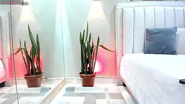 Miranda doll  online show from March 10, 12:15 pm