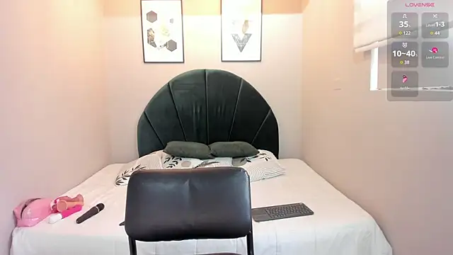 Snapshot of Miranda_doll_ chatting on July 31, 12:15 pm Miranda doll online show from July 31, 12:15 pm