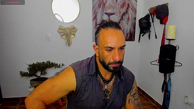 Snapshot of mr_maik chatting on January 15, 2:24 pm mr maik online show from January 15, 2:24 pm