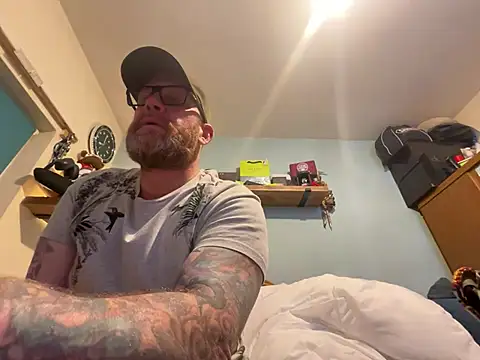Tattooednakedguy online show from April 4, 7:00 pm