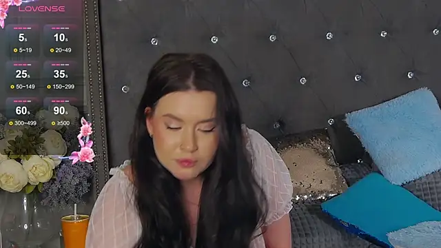 TrishaWinslet online show from January 10, 8:48 pm