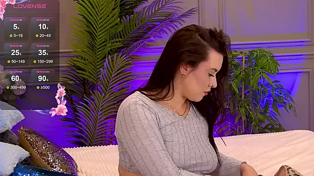 TrishaWinslet online show from February 28, 3:15 am