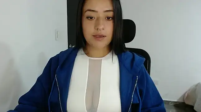 jjulietha95 online show from January 28, 12:57 am