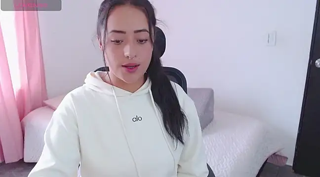 jjulietha95 online show from March 1, 7:59 pm