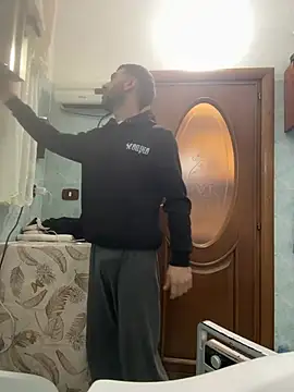 Snapshot of Enzoblood1 chatting on January 13, 4:01 pm Enzoblood1 online show from January 13, 4:01 pm
