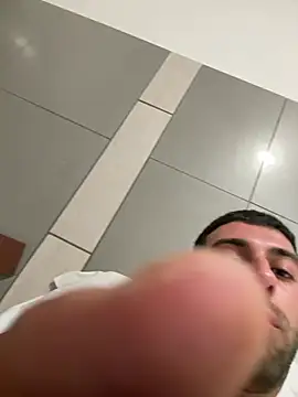 Snapshot of Enzoblood1 chatting on June 22, 7:33 pm Enzoblood1 online show from June 22, 7:33 pm