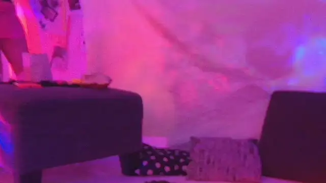 Snapshot of SAM_van_DEE chatting on March 8, 4:55 pm SAM van DEE online show from March 8, 4:55 pm