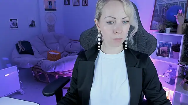 LylithSkye online show from February 6, 10:37 am