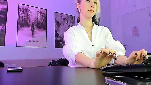 LylithSkye online show from March 23, 8:15 am