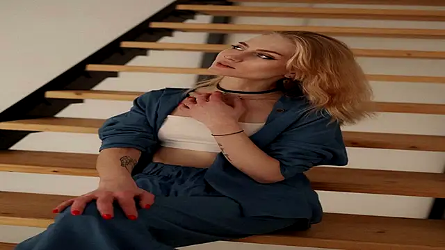 MarthaGees online show from November 8, 3:45 pm