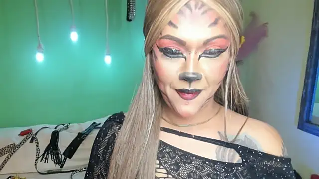 Snapshot of angelina_james_ chatting on October 13, 3:56 pm angelina james online show from October 13, 3:56 pm