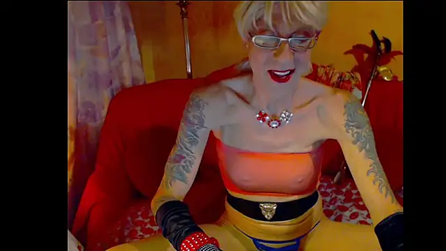 Snapshot of cuxladyboy chatting on December 27, 1:00 am cuxladyboy online show from December 27, 1:00 am